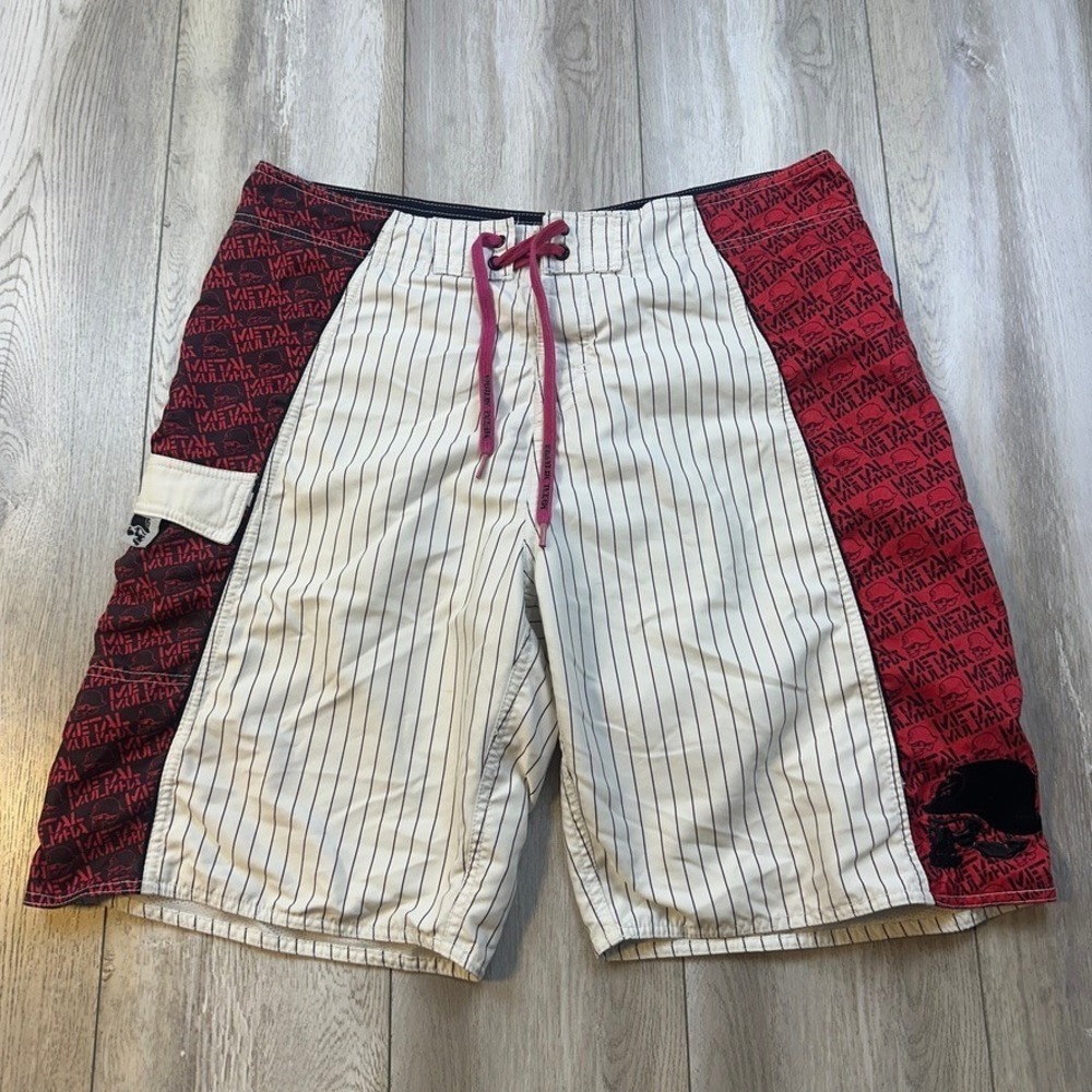 Metal Mulisha Board Shorts Mens 36 White Red Skull Helmet Striped Swim Trunks - Picture 3 of 9